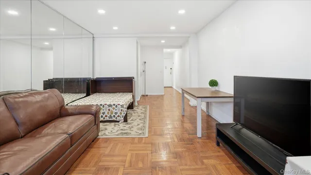 $498,000 | 46 Grace Avenue, Unit 1L, Great Neck, NY 11021