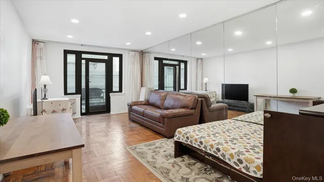 $498,000 | 46 Grace Avenue, Unit 1L, Great Neck, NY 11021