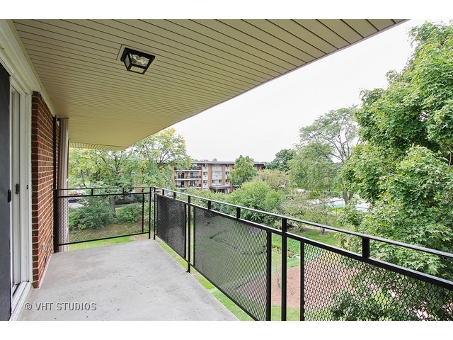 2206 South Goebbert Road, Unit 409 Arlington Heights, IL 60005 - Photo 10 of 17
