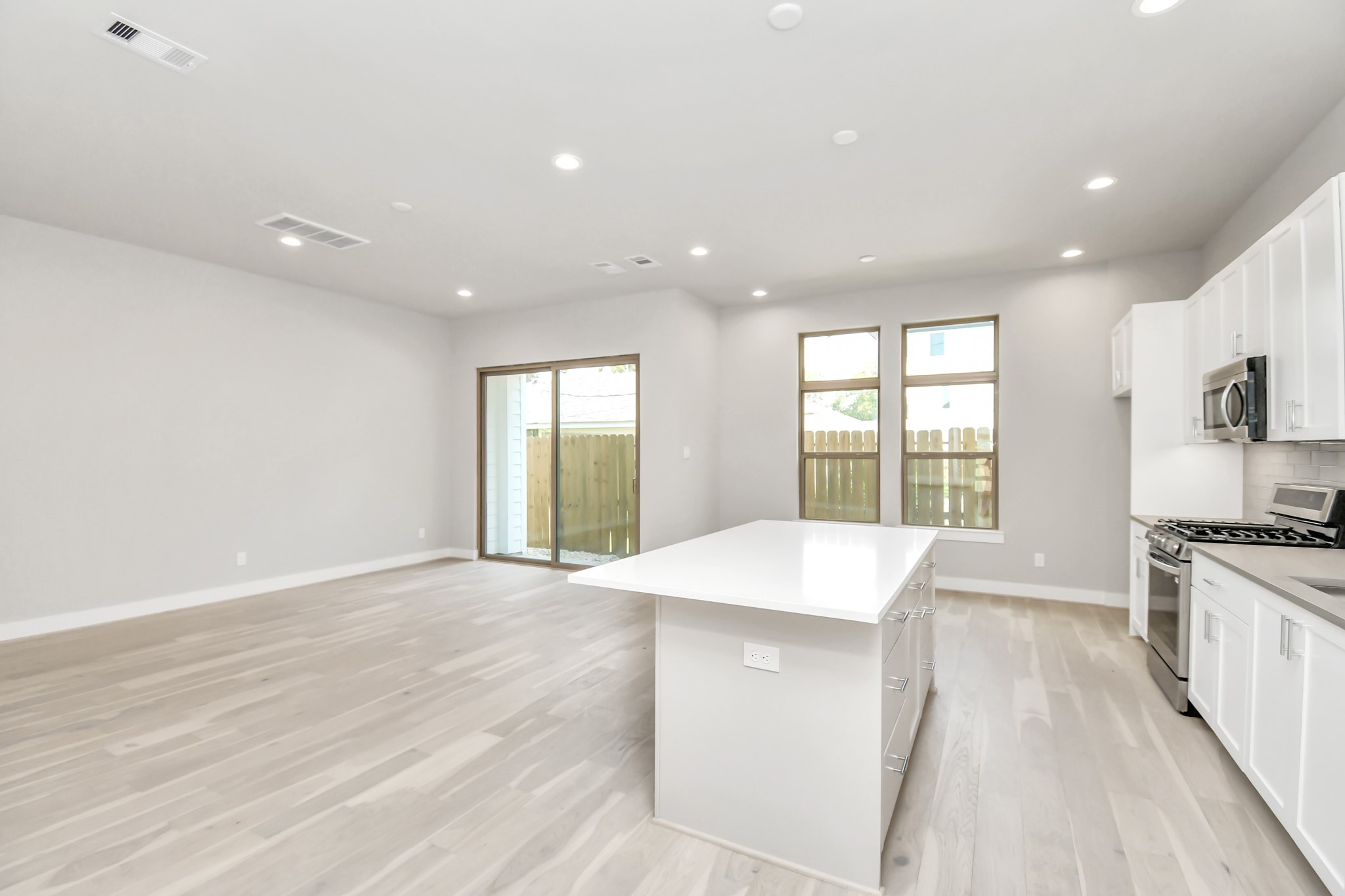540 Janisch Road, Unit C Houston, TX 77018 - Photo 8 of 49 Gallery Image 8