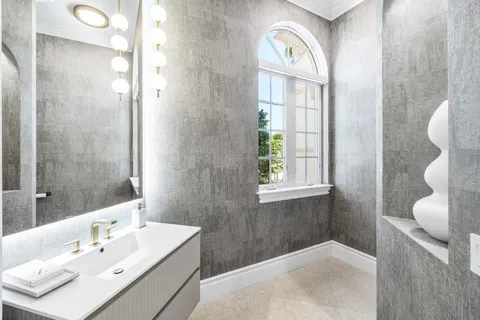 $9,975,000 | 4216 Intracoastal Drive, Highland Beach, FL 33487