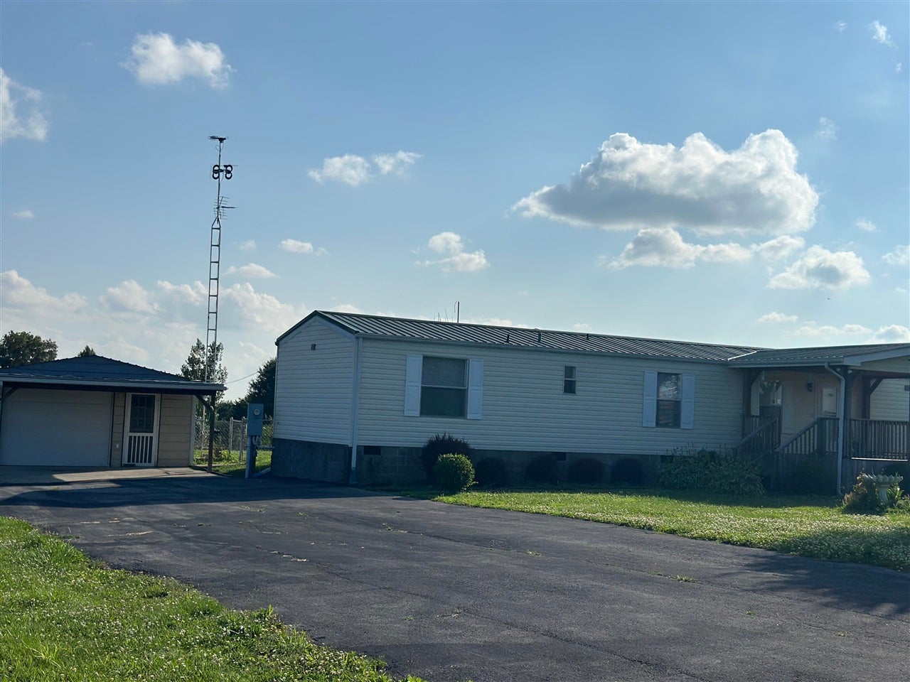 97 Poplar Grove Road Summer Shade, KY 42166 - Photo 5 of 28 Gallery Image 5