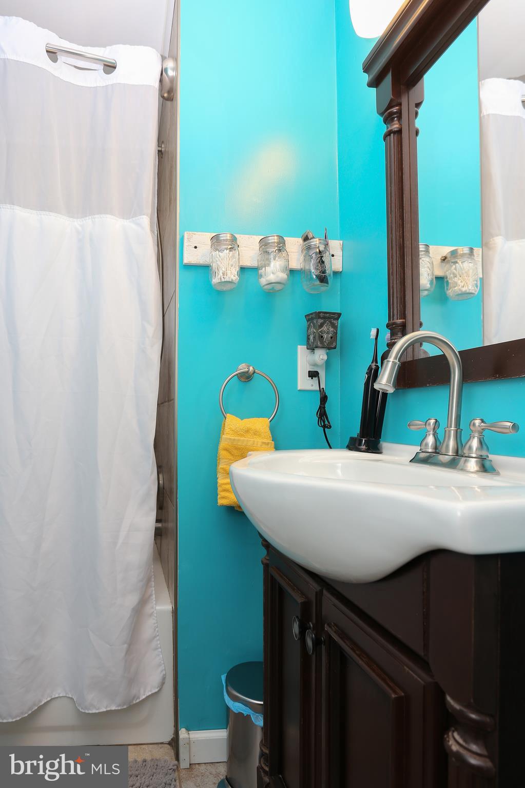 5911 Oakland Road Halethorpe, MD 21227 - Photo 17 of 38 Bathroom#1