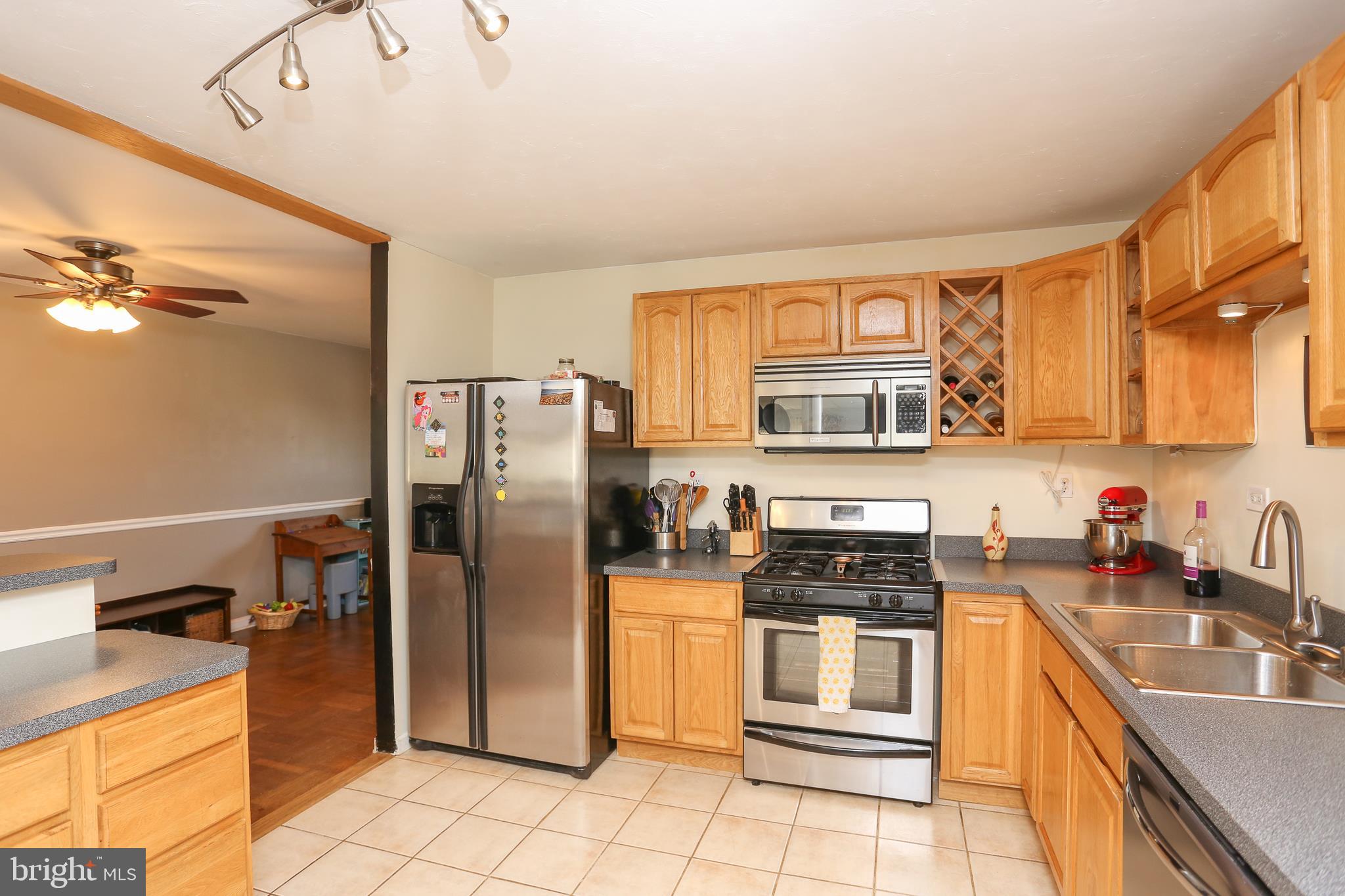5911 Oakland Road Halethorpe, MD 21227 - Photo 25 of 38 Kitchen