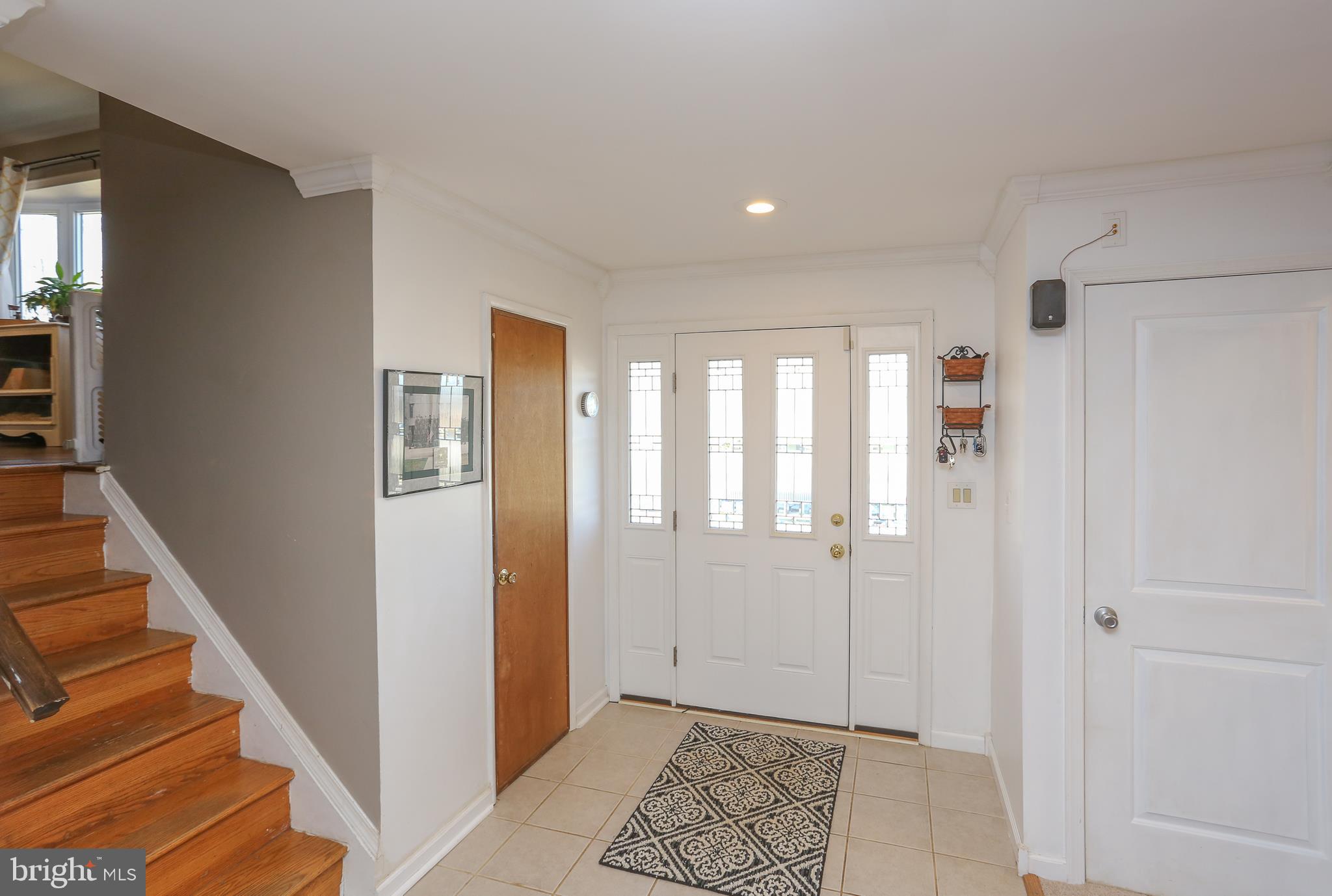 5911 Oakland Road Halethorpe, MD 21227 - Photo 4 of 38 Foyer