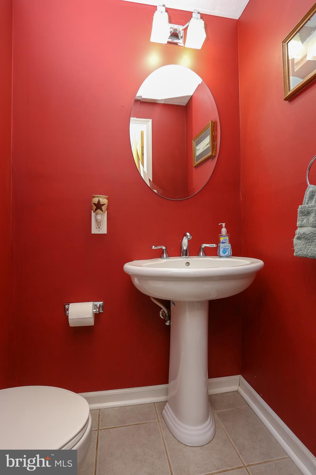 5911 Oakland Road Halethorpe, MD 21227 - Photo 9 of 38 Half bath in the Den