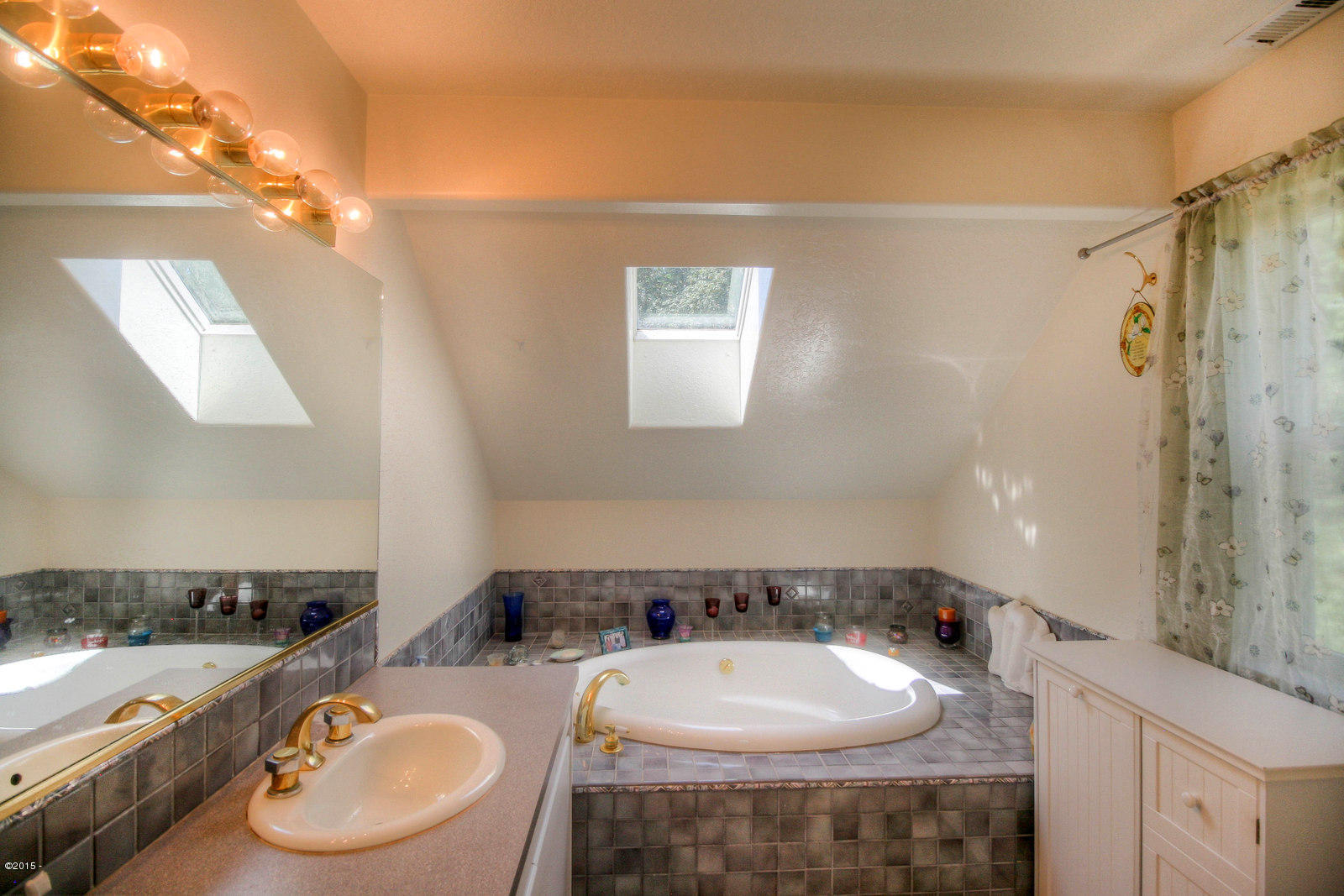444 Hamer Road Siletz, OR 97380 - Photo 19 of 34 master bath