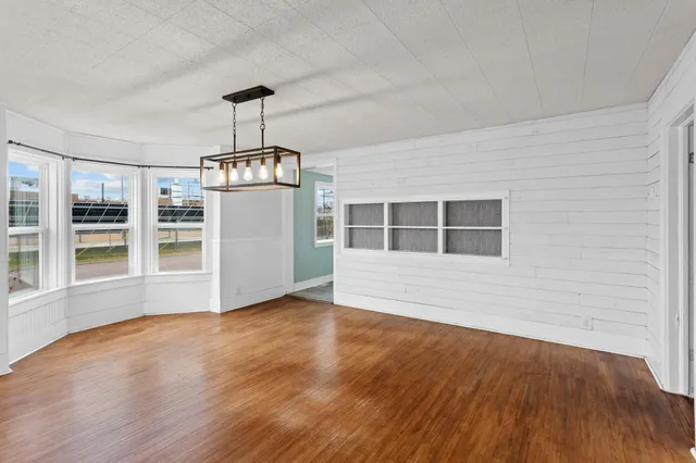 $187,400 | 1207 Desoto Avenue North, Glencoe, MN 55336