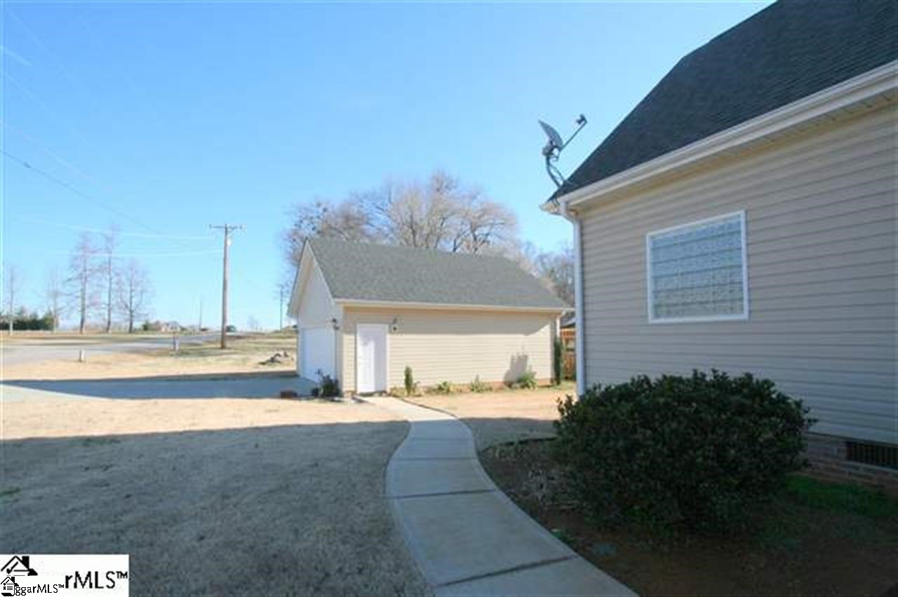 101 Old Locust Hill Road Taylors, SC 29687 - Photo 4 of 25 Gallery Image 4