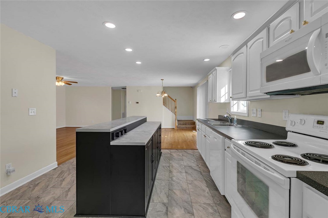 9469 Glass Road Gloucester, VA 23061 - Photo 3 of 23