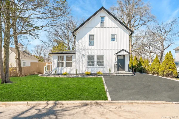 $799,999 | 227 North Railroad Avenue, Babylon, NY 11702