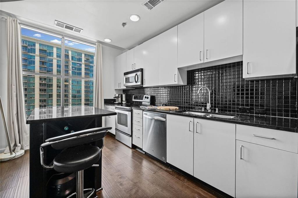 250 Pharr Road Northeast, Unit 1304 Atlanta, GA 30305 - Photo 6 of 35