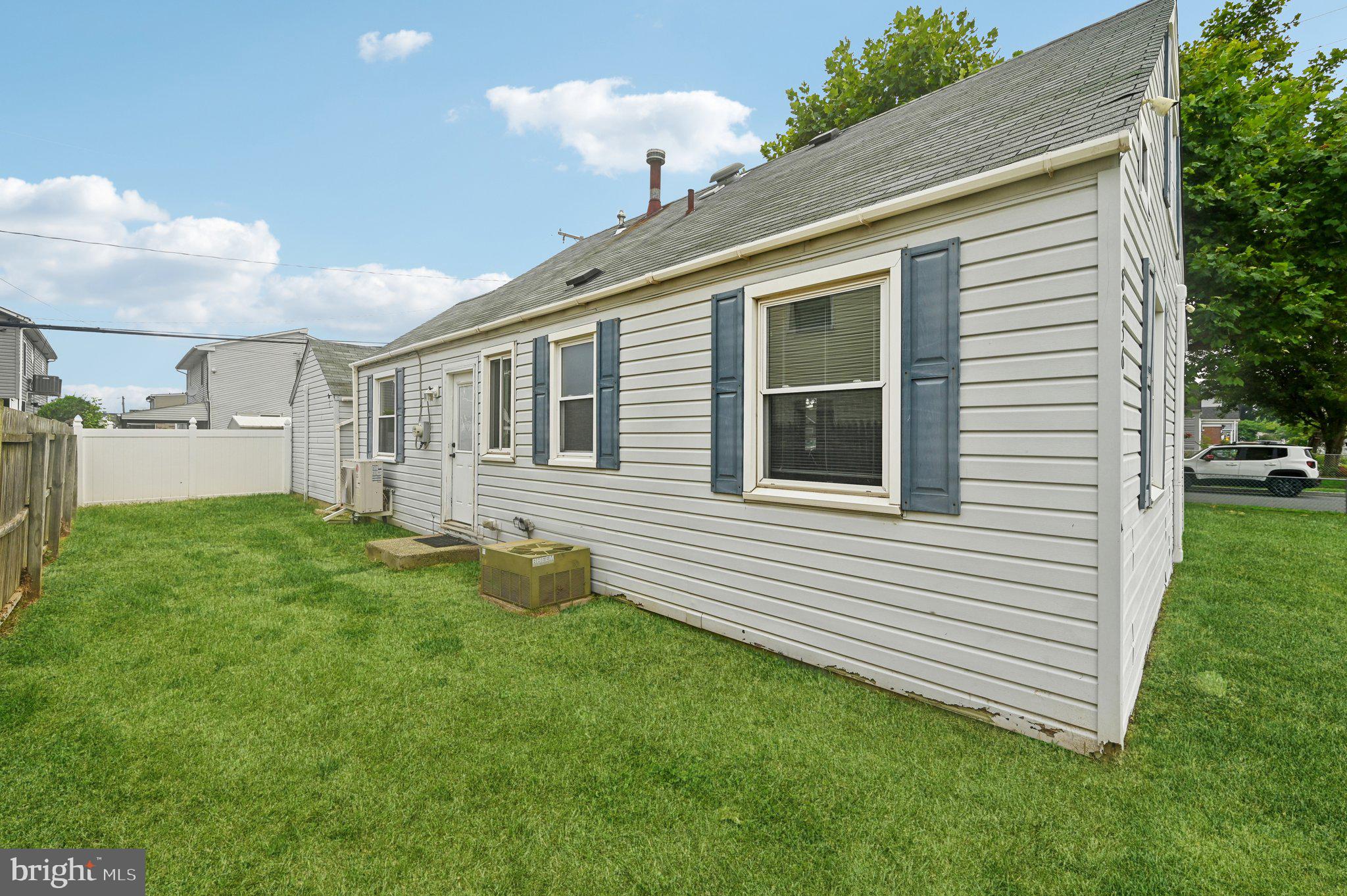 8136 Cornwall Road Dundalk, MD 21222 - Photo 4 of 39