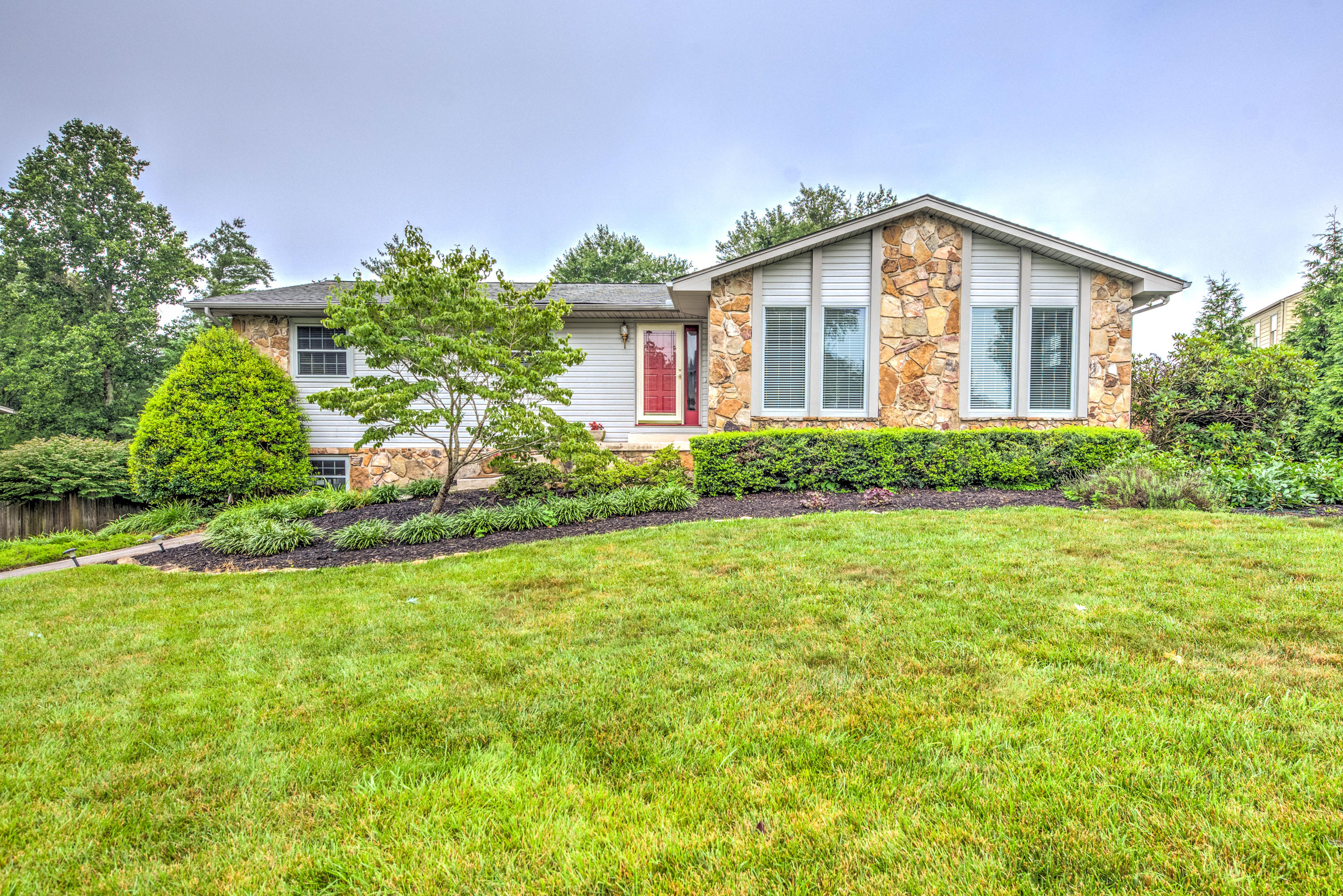 102 Carson Ln