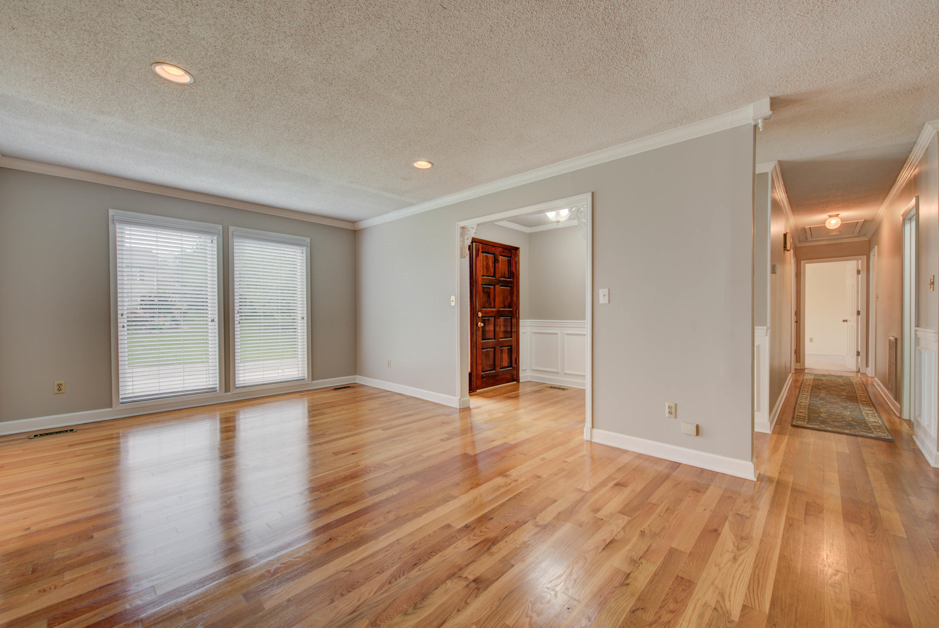 102 Carson Lane Oak Ridge, TN 37830 - Photo 13 of 36 LR-Hall-Front