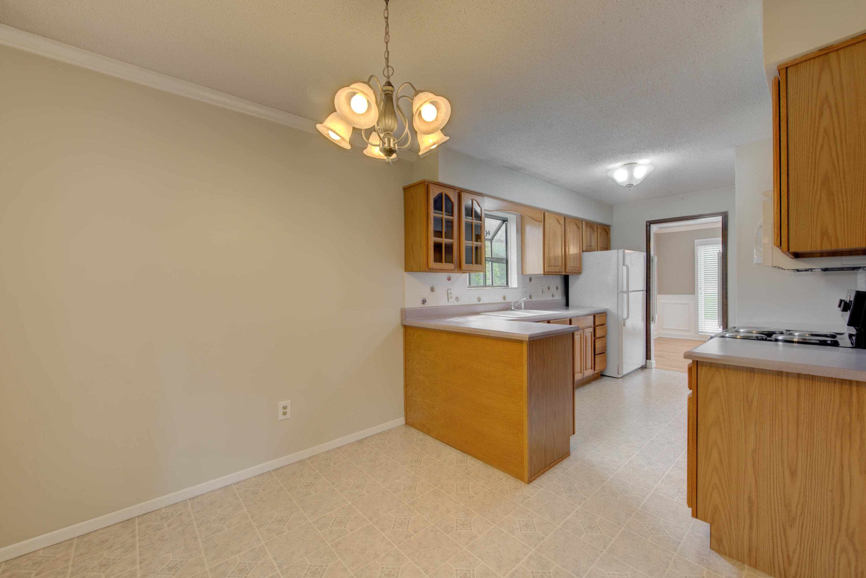 102 Carson Lane Oak Ridge, TN 37830 - Photo 16 of 36 Eat-in kitchen area