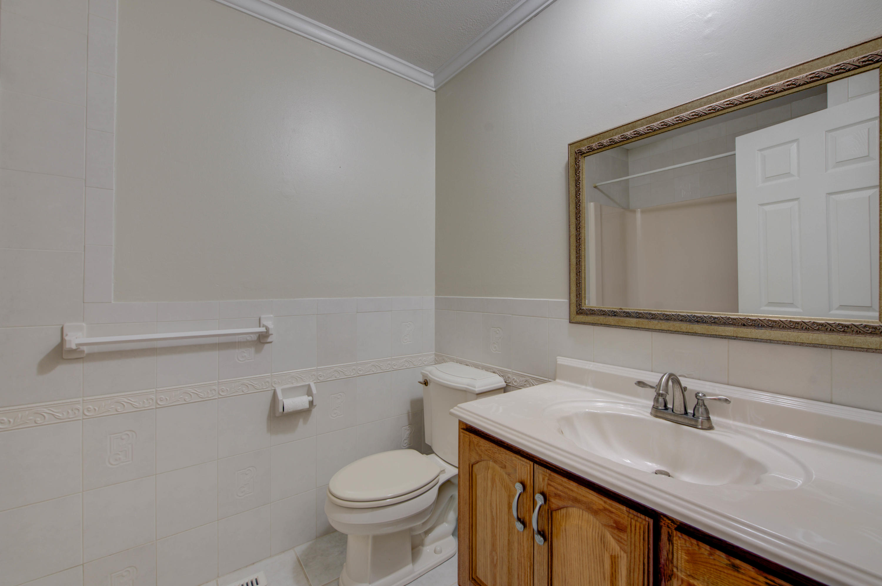 102 Carson Lane Oak Ridge, TN 37830 - Photo 29 of 36 Hall Bathroom