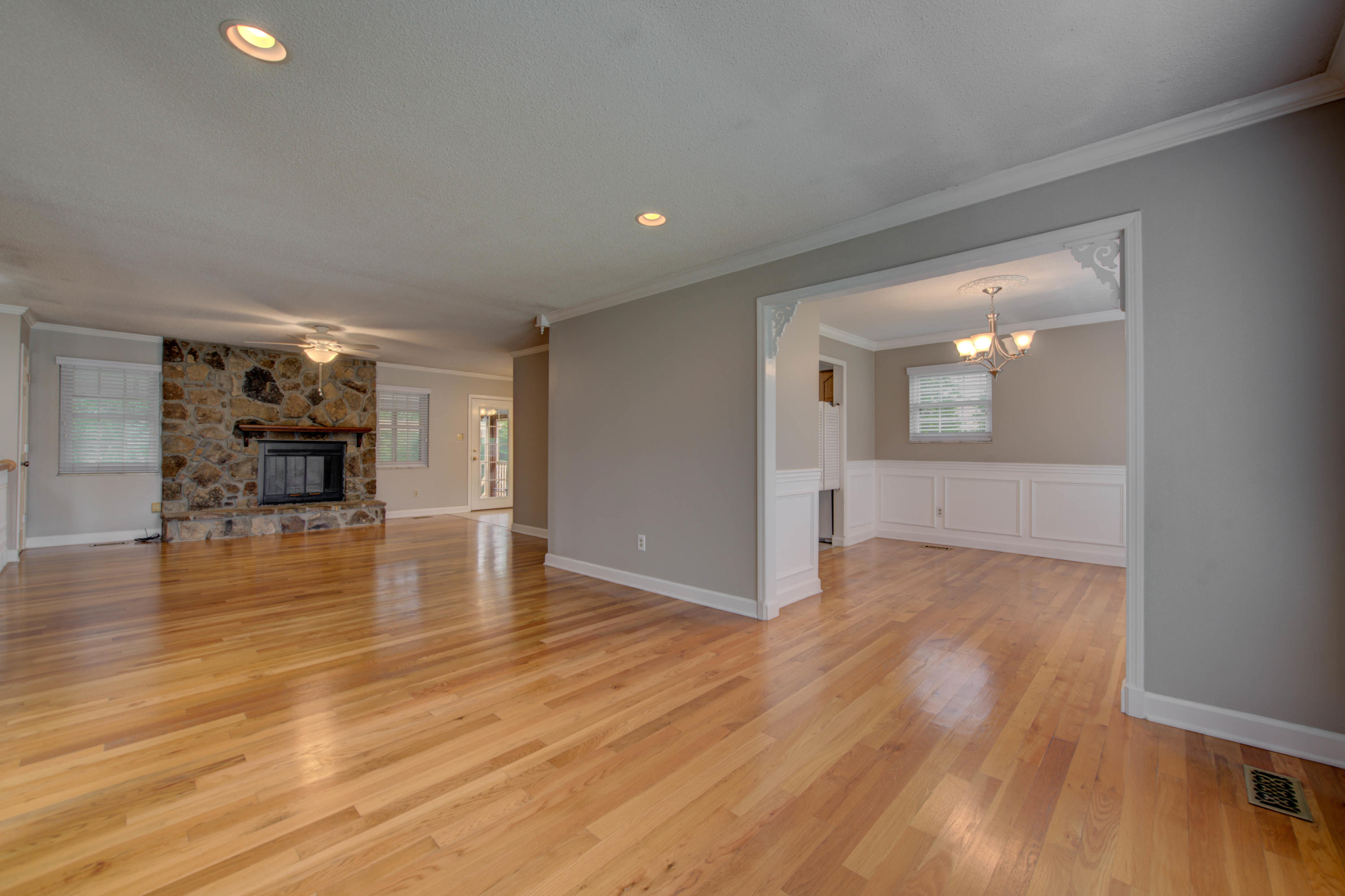 102 Carson Lane Oak Ridge, TN 37830 - Photo 9 of 36 LR-Dining RM