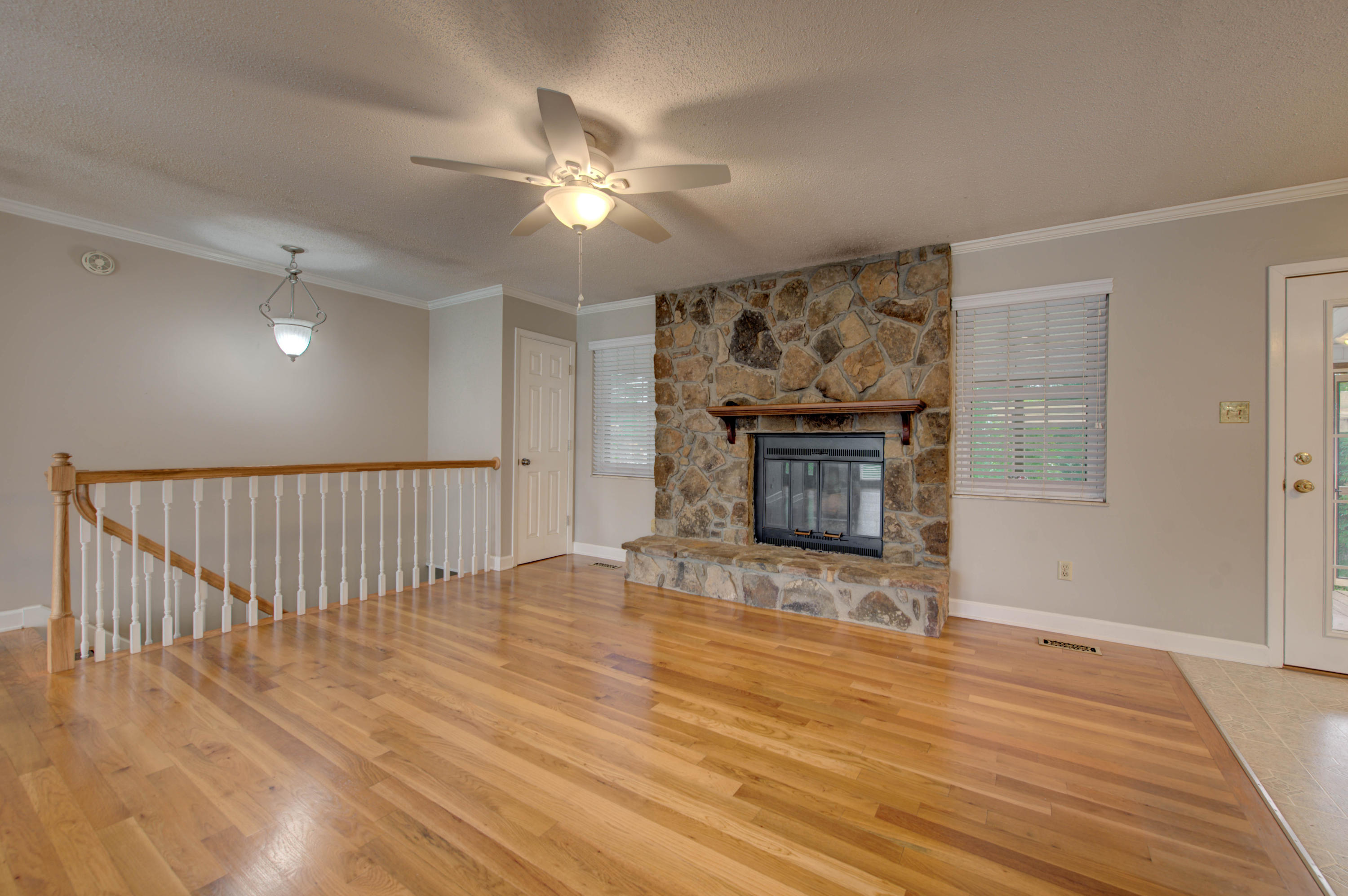 102 Carson Lane Oak Ridge, TN 37830 - Photo 10 of 36 Living Room