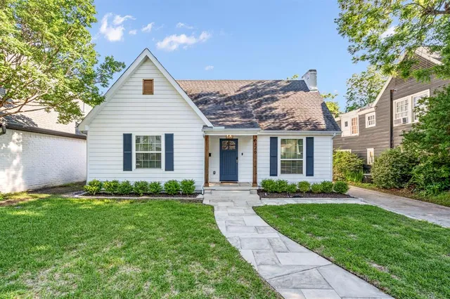 $855,000 | 6326 Lakeshore Drive, Dallas, TX 75214