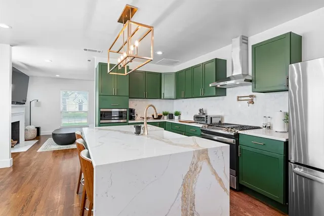 $855,000 | 6326 Lakeshore Drive, Dallas, TX 75214