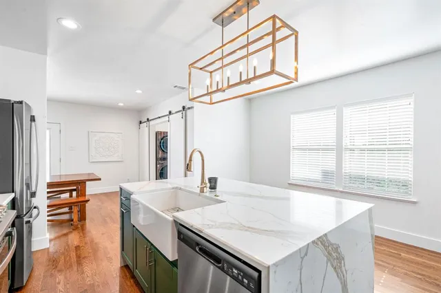 $855,000 | 6326 Lakeshore Drive, Dallas, TX 75214