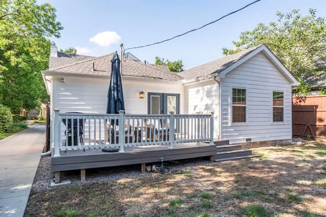 $855,000 | 6326 Lakeshore Drive, Dallas, TX 75214