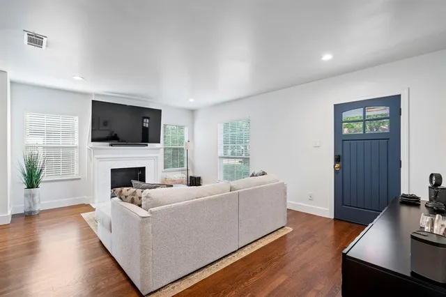 $855,000 | 6326 Lakeshore Drive, Dallas, TX 75214