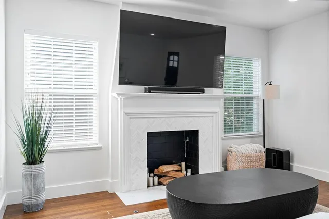 $855,000 | 6326 Lakeshore Drive, Dallas, TX 75214