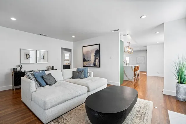 $855,000 | 6326 Lakeshore Drive, Dallas, TX 75214