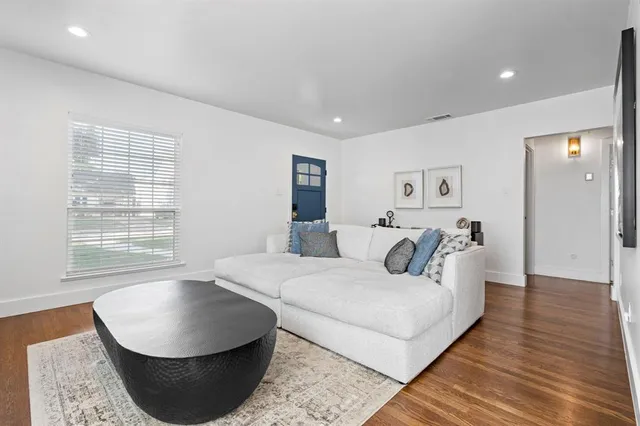 $855,000 | 6326 Lakeshore Drive, Dallas, TX 75214