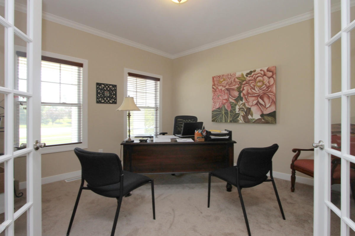 41 Manor Road Grand Haven, MI 49417 - Photo 2 of 22 IMG_2705