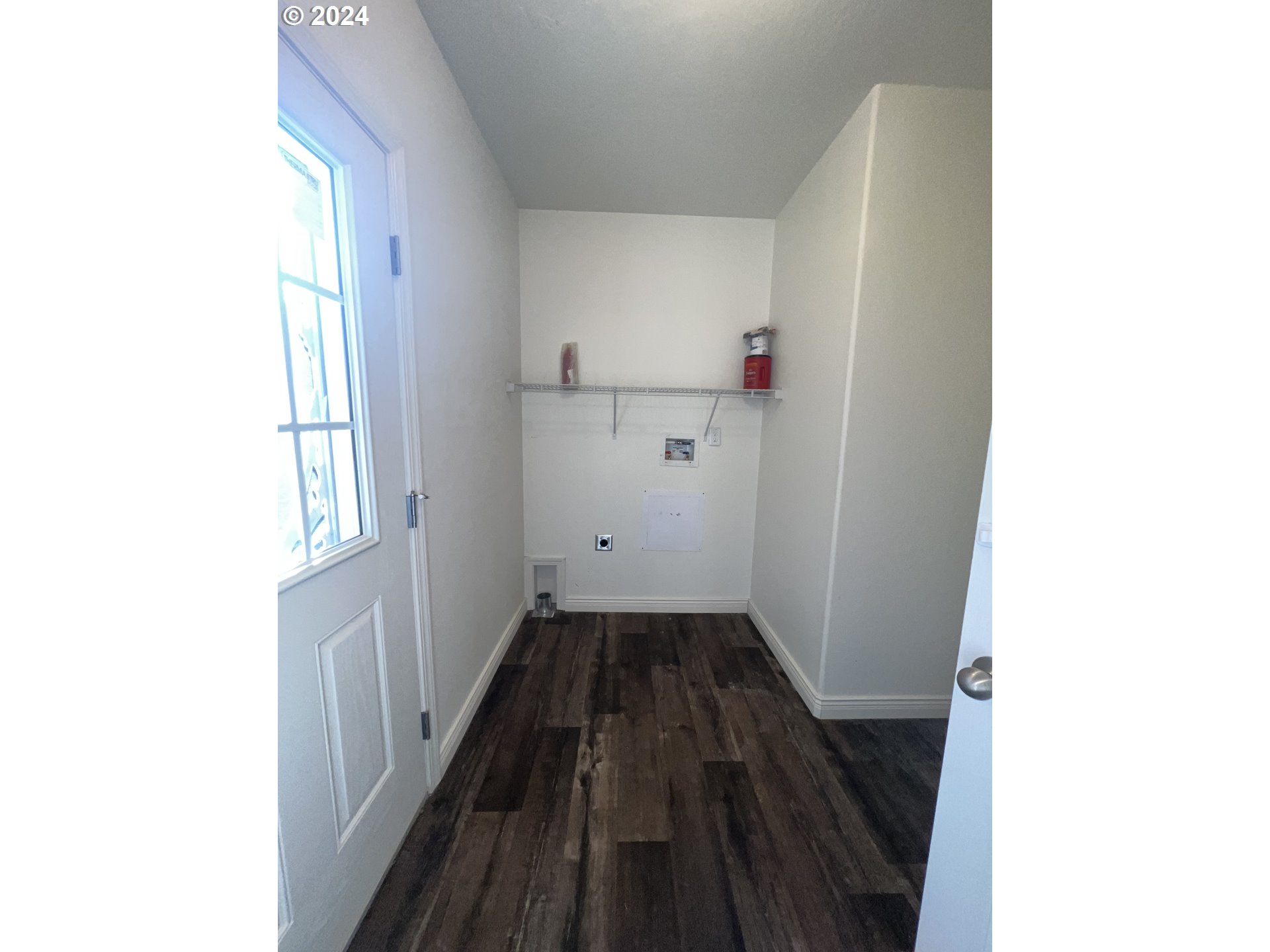 28312 Mateer Road Gold Beach, OR 97444 - Photo 16 of 25 a view of a hallway