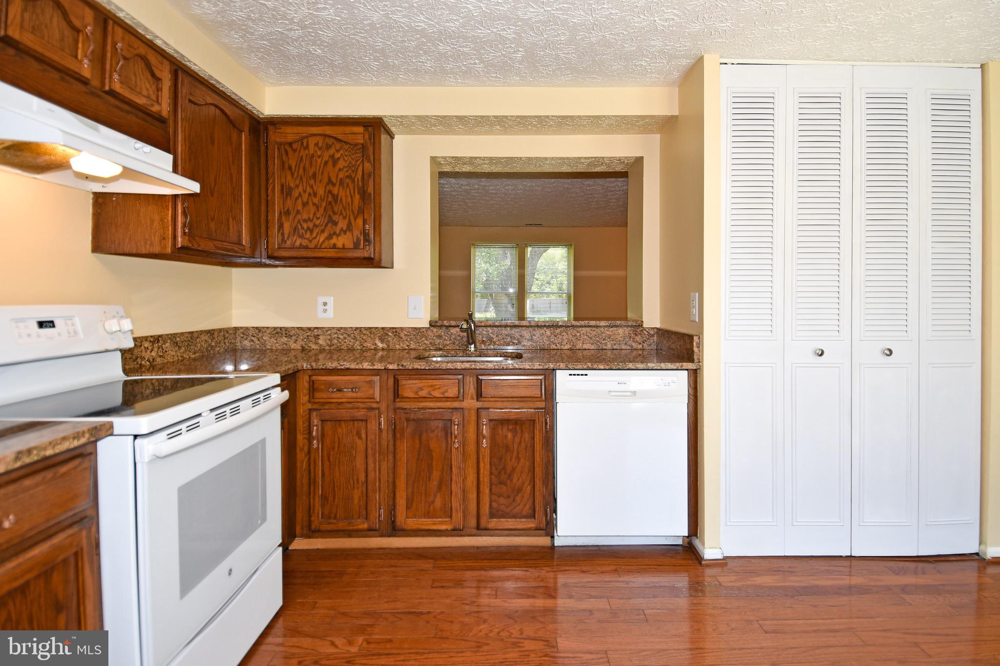 6999 Villa-Del-Rey Court Springfield, VA 22150 - Photo 13 of 34 Kitchen