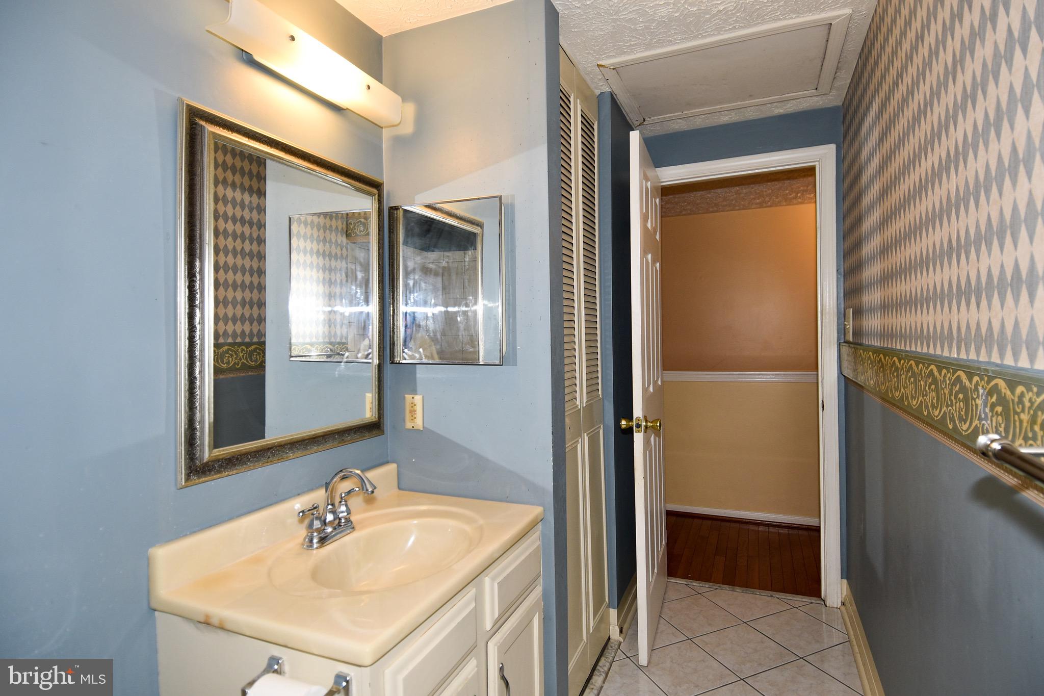 6999 Villa-Del-Rey Court Springfield, VA 22150 - Photo 24 of 34 Bathroom