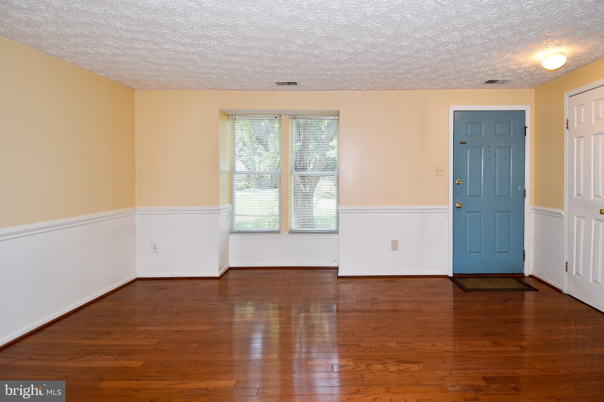6999 Villa-Del-Rey Court Springfield, VA 22150 - Photo 4 of 34 Living Room