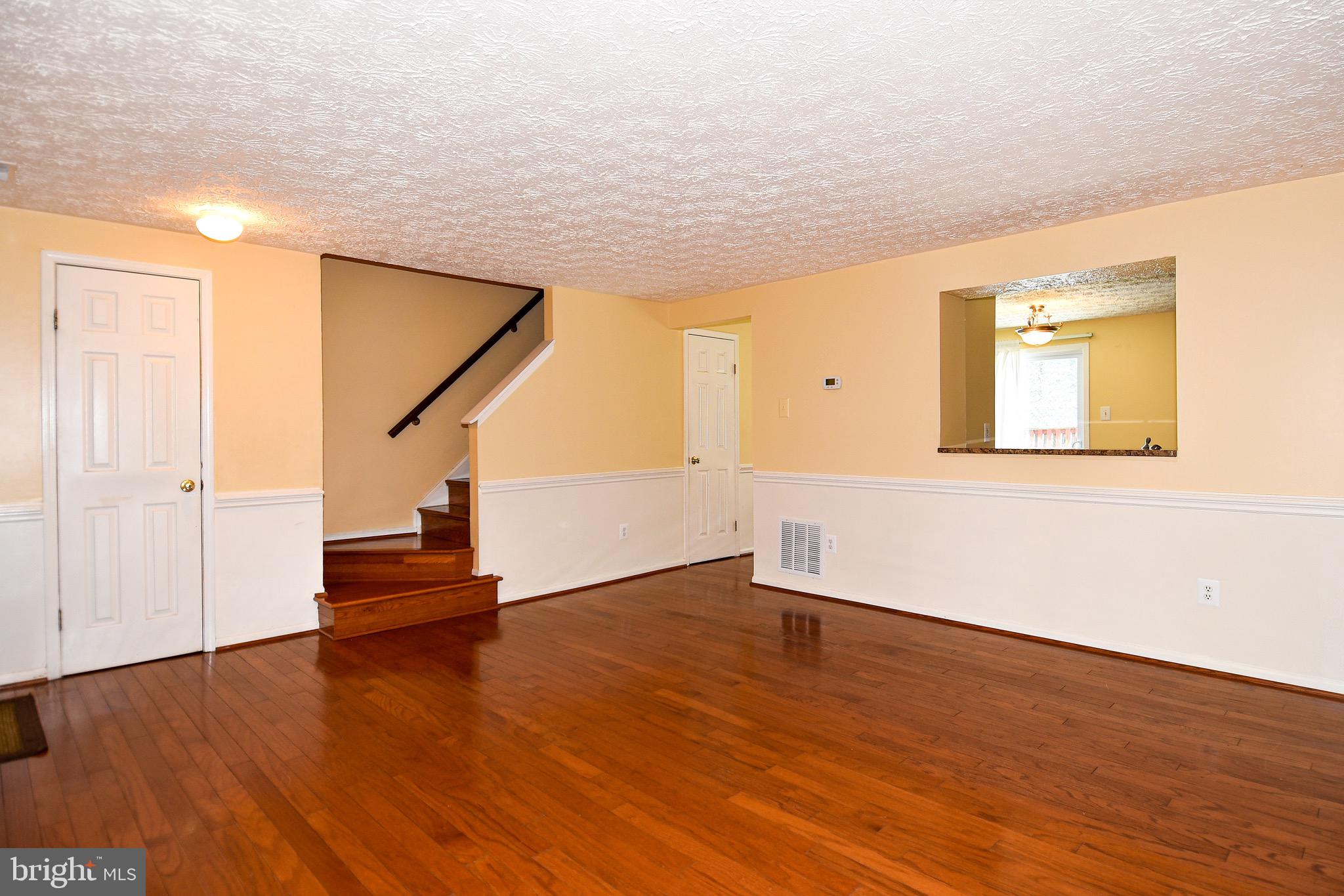6999 Villa-Del-Rey Court Springfield, VA 22150 - Photo 5 of 34 Living Dining