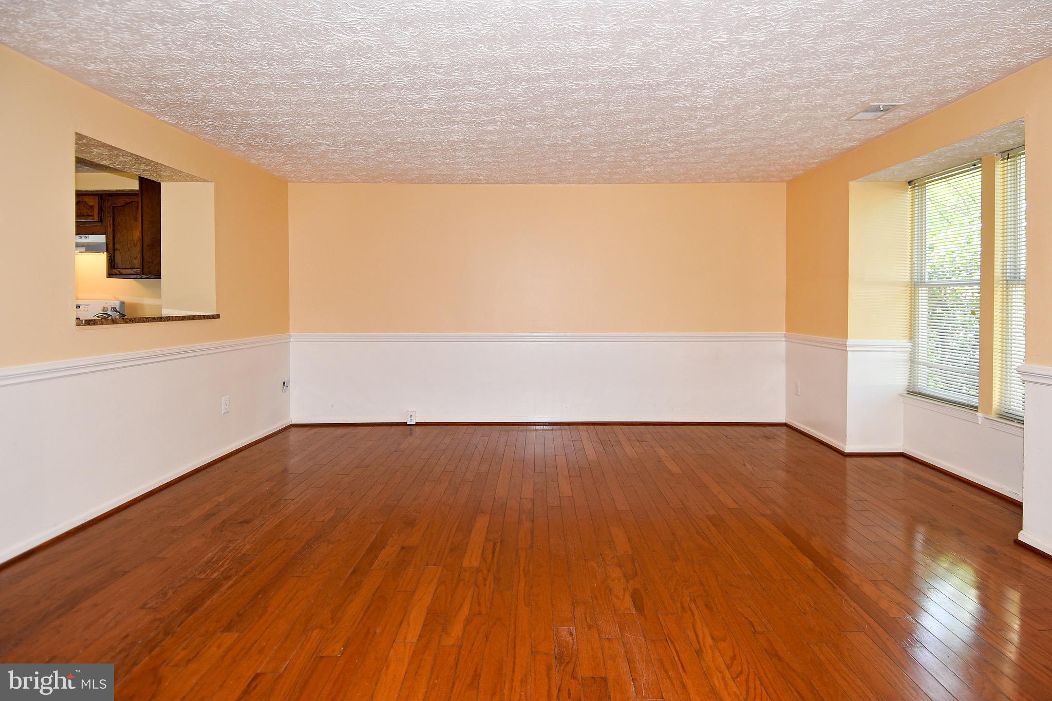 6999 Villa-Del-Rey Court Springfield, VA 22150 - Photo 7 of 34 Living Room
