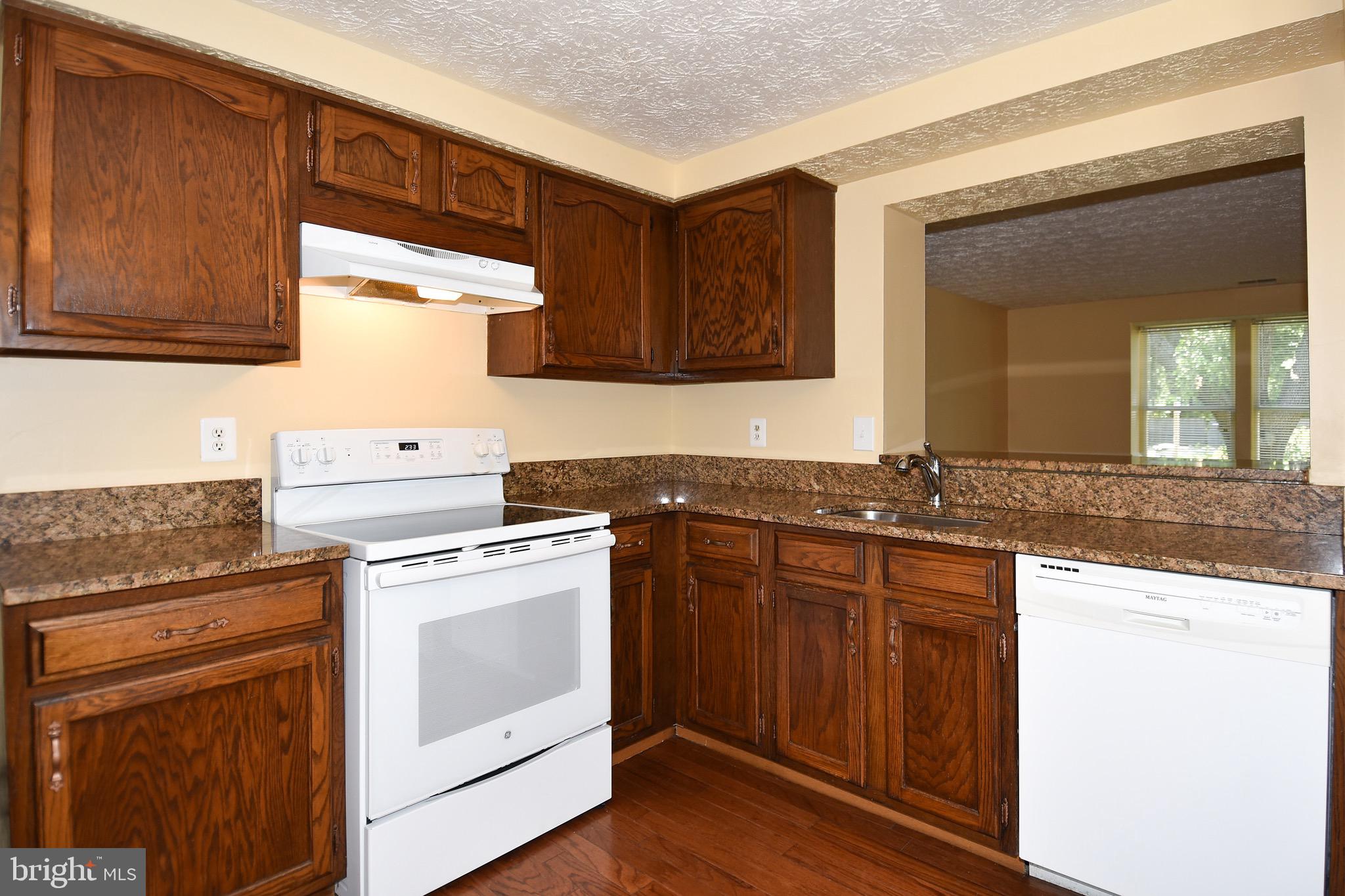 6999 Villa-Del-Rey Court Springfield, VA 22150 - Photo 9 of 34 Kitchen