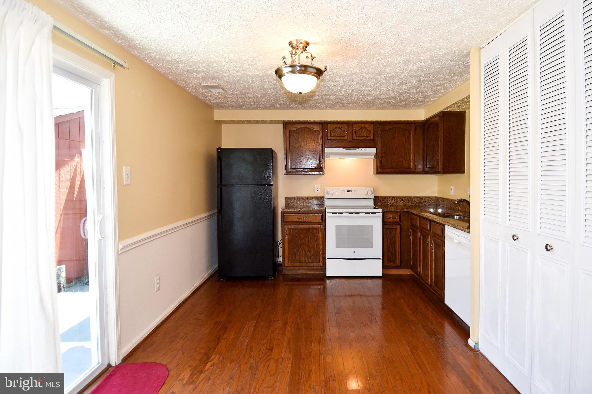 6999 Villa-Del-Rey Court Springfield, VA 22150 - Photo 10 of 34 Kitchen