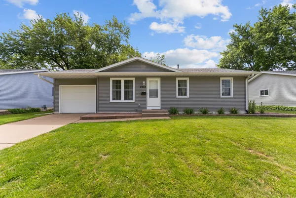 $257,500 | 4233 Warren Street, Davenport, IA 52806