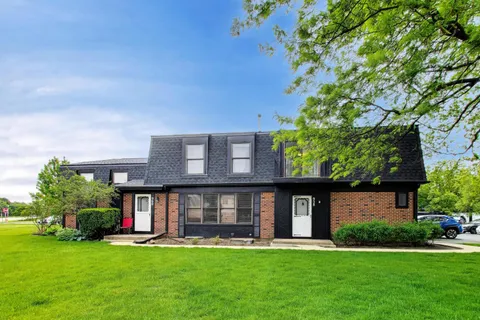 $299,000 | 958 Inverrary Lane, Unit 958, Deerfield, IL 60015
