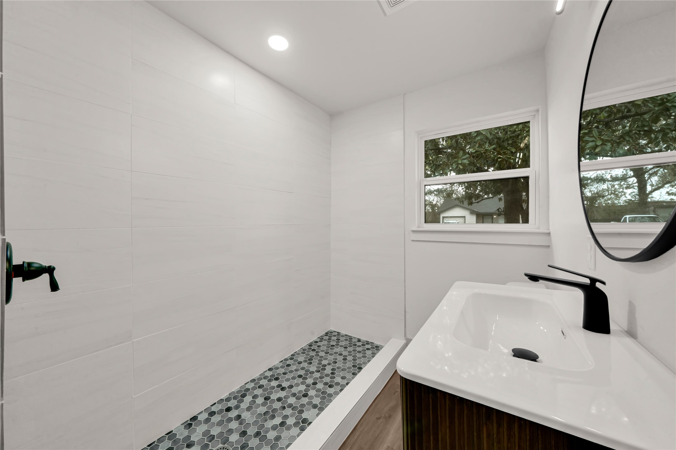 4331 Herridge Street Houston, TX 77022 - Photo 11 of 32