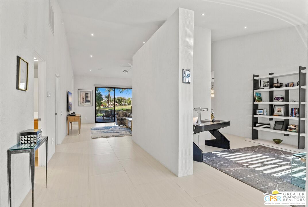 10201 Lakeview Drive Rancho Mirage, CA 92270 - Photo 15 of 28 a view of a living room