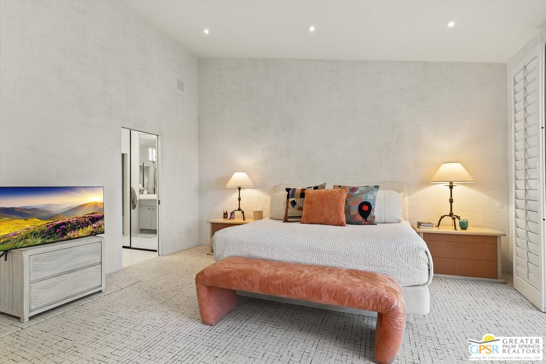 10201 Lakeview Drive Rancho Mirage, CA 92270 - Photo 27 of 28 a bedroom with a bed and a lamp