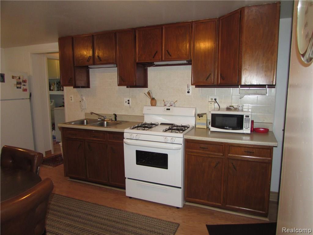 21315 Beech Daly Road Flat Rock, MI 48134 - Photo 5 of 19 IMG_4091.JPG