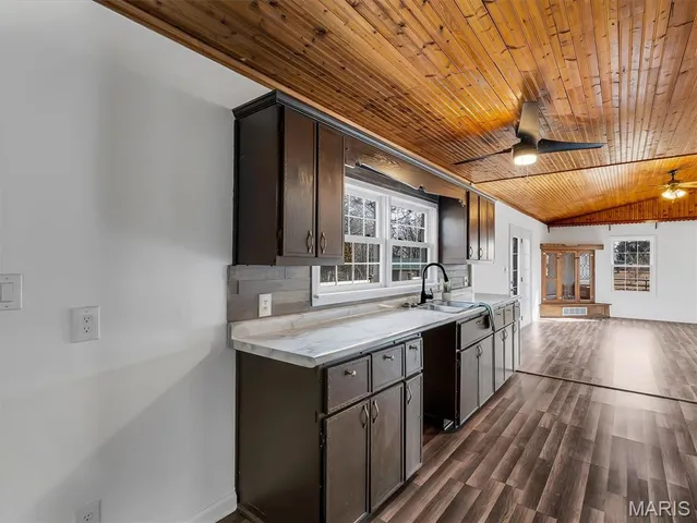 $350,000 | 2803 Highway J Bourbon Mo 65441, Bourbon, MO 65441