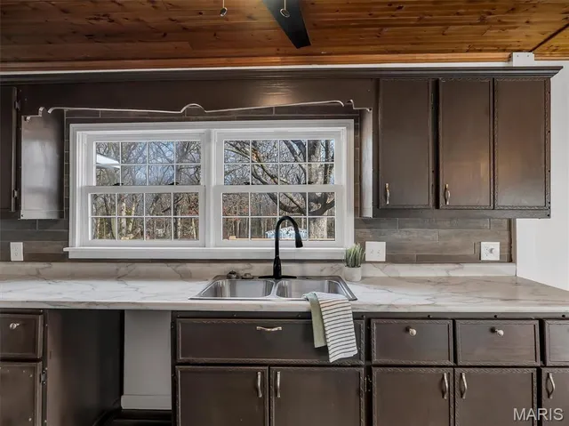 $350,000 | 2803 Highway J Bourbon Mo 65441, Bourbon, MO 65441