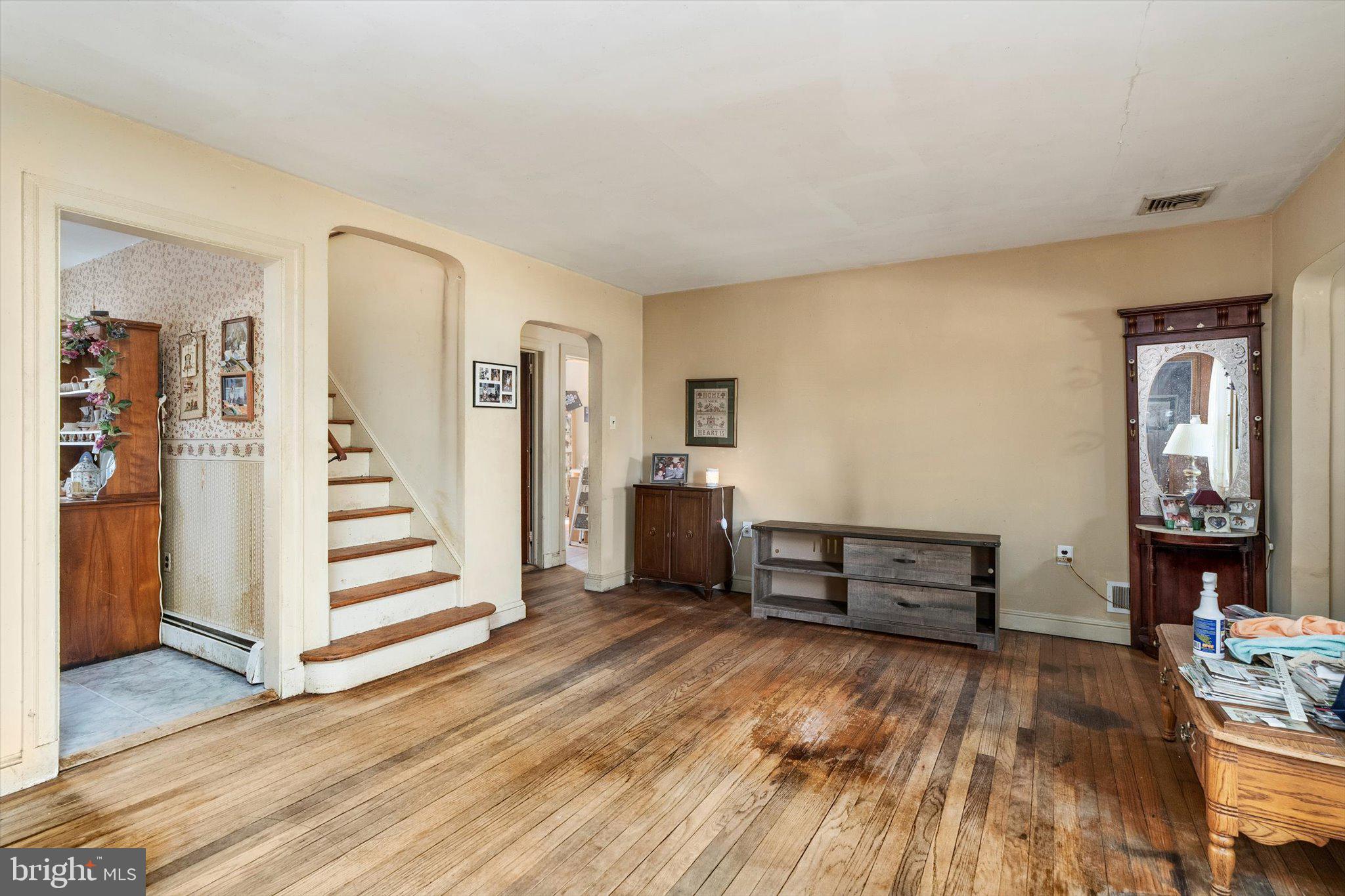 260 Mercer Street Hamilton, NJ 08690 - Photo 3 of 27