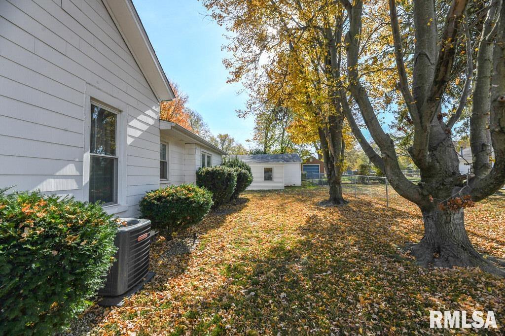 605 3rd Street Lincoln, IL 62656 - Photo 6 of 24 Gallery Image 6